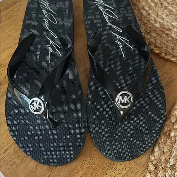 Michael Kors Black Patterned Flip Flops for women - Picture 1 of 2